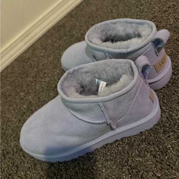 Ugg mini - Picture 2 of 3